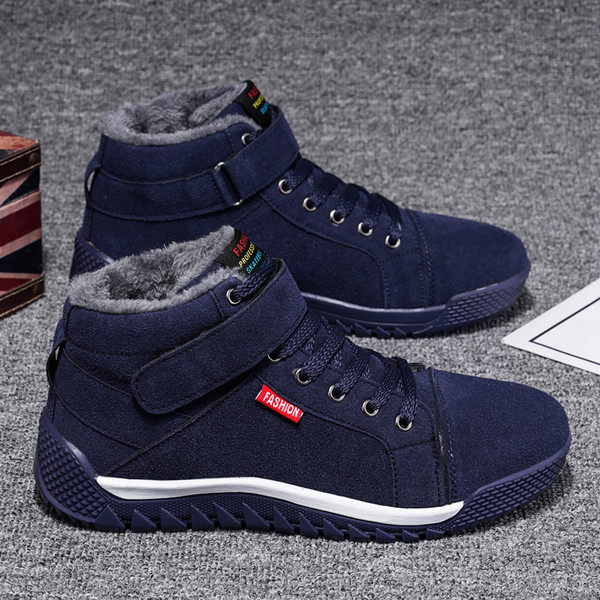 Téli férfi cipő folttal és meleg béléssel