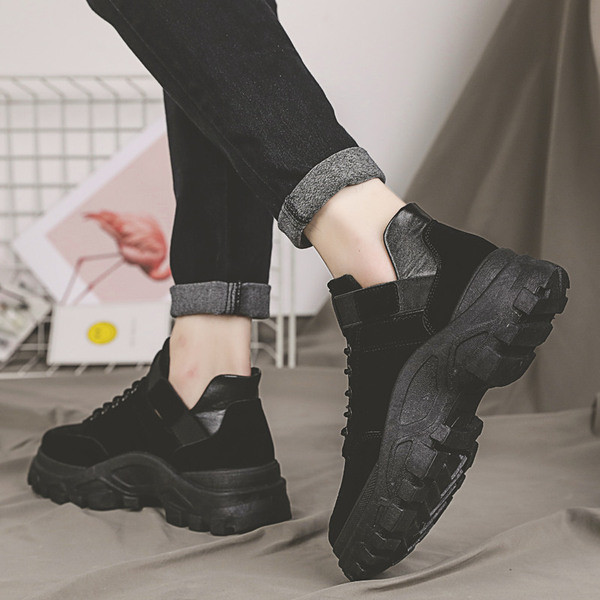 Alkalmi férfi téli cipő durva talppal és fűzővel