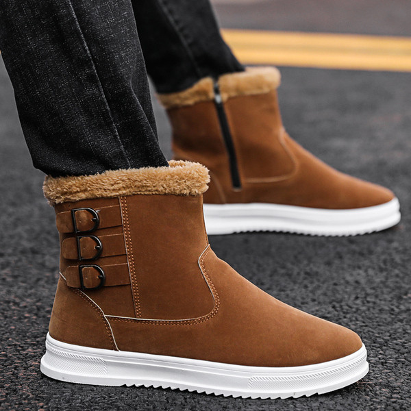 Csatos, lapos talpú férfi alkalmi csizma