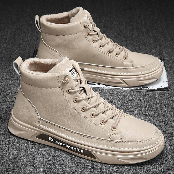 Férfi bőrcipő emblémával és fűzővel