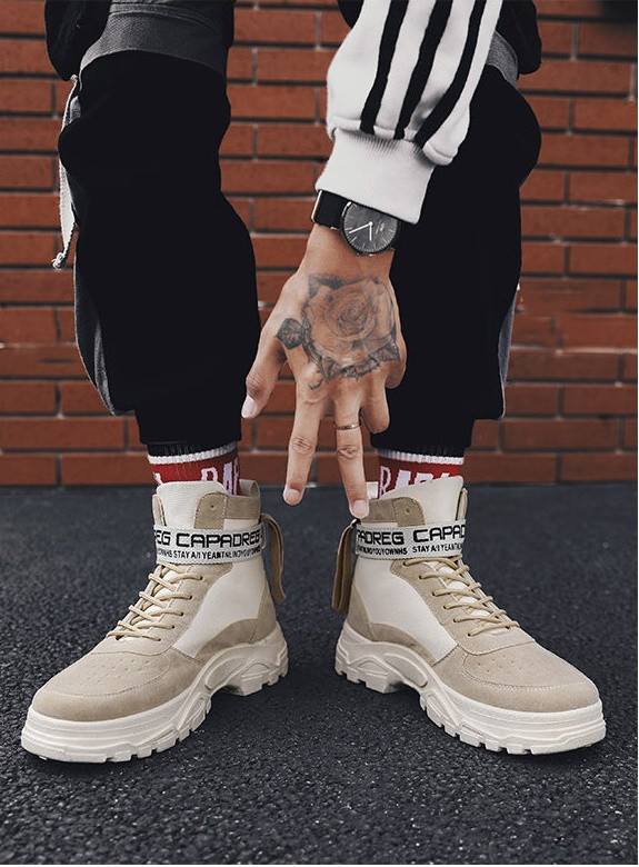 Férfi aktuális téli cipő magas talppal, feliratokkal