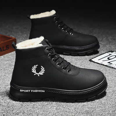 Téli férfi csizma meleg béléssel és hímzéssel