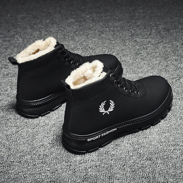 Téli férfi csizma meleg béléssel és hímzéssel