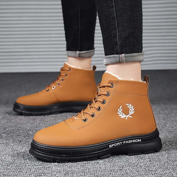 Téli férfi csizma meleg béléssel és hímzéssel