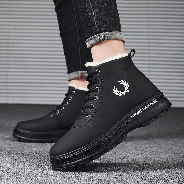 Téli férfi csizma meleg béléssel és hímzéssel