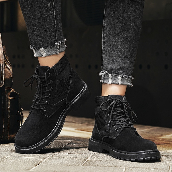 Férfi vászoncsizma durva talppal és fűzővel