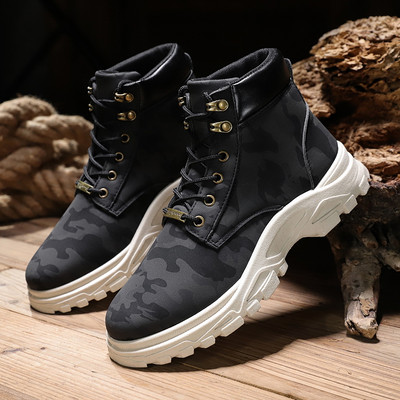 Férfi terepszínű csizma fűzővel