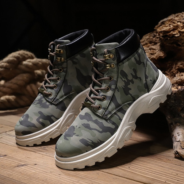 Férfi terepszínű csizma fűzővel