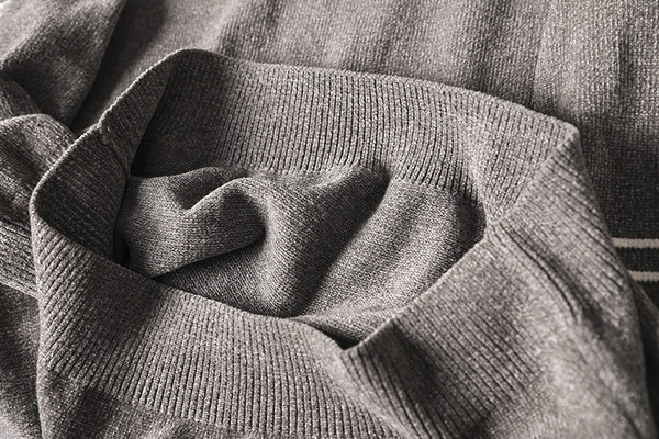 Meleg férfi gyapjú pulóver ovális nyakkivágással