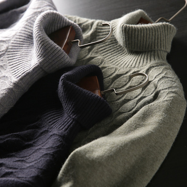 Kötött férfi pulóver magas pólógallérral