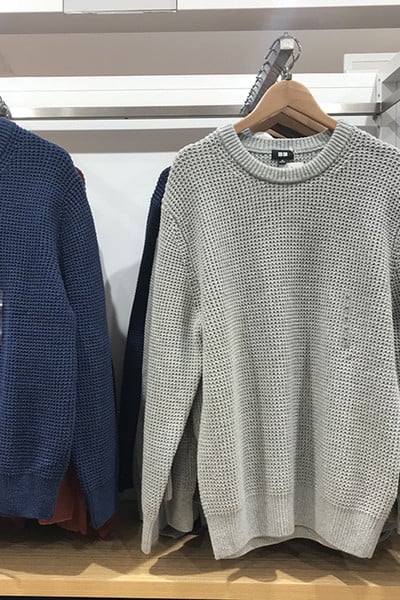 Kötött férfi pulóver kerek nyakkivágással