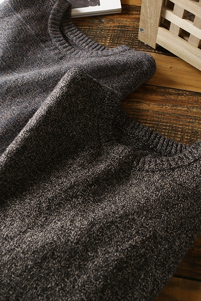 Pulover gros barbatesc din lana cu decolteu oval