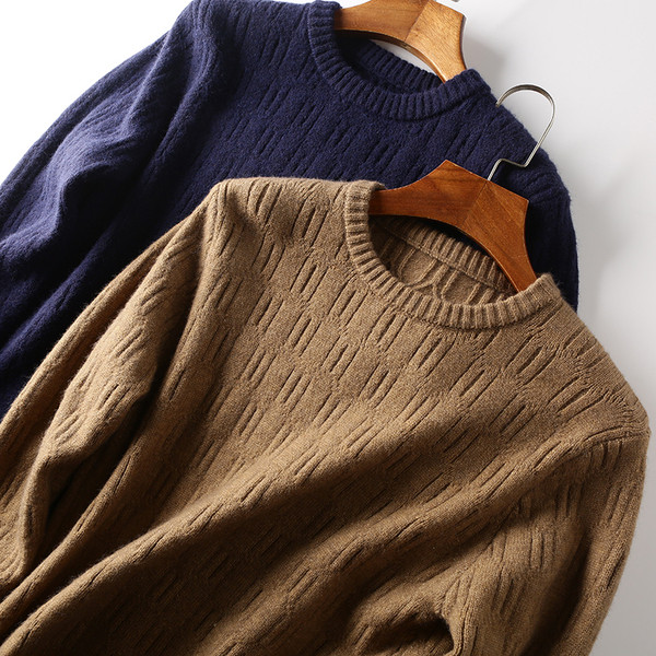 Pehelyszínű férfi pulóver ovális nyakkivágással