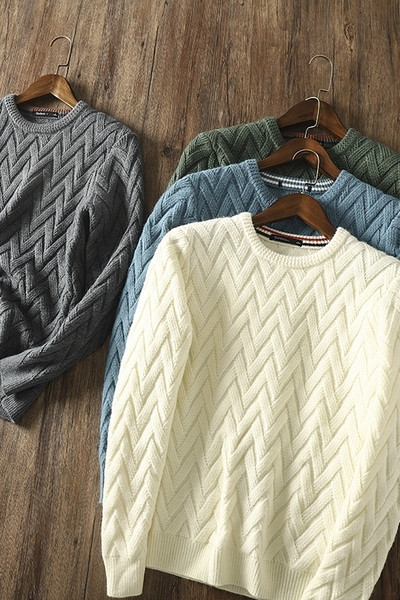 Kötött férfi pulóver ovális nyakkivágással