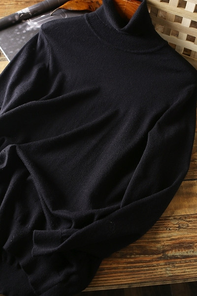 Fekete férfi pulóver magas pólógallérral