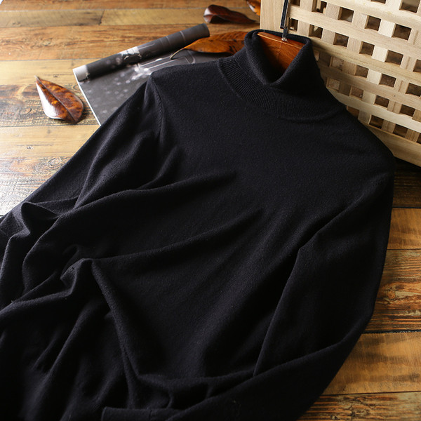 Fekete férfi pulóver magas pólógallérral