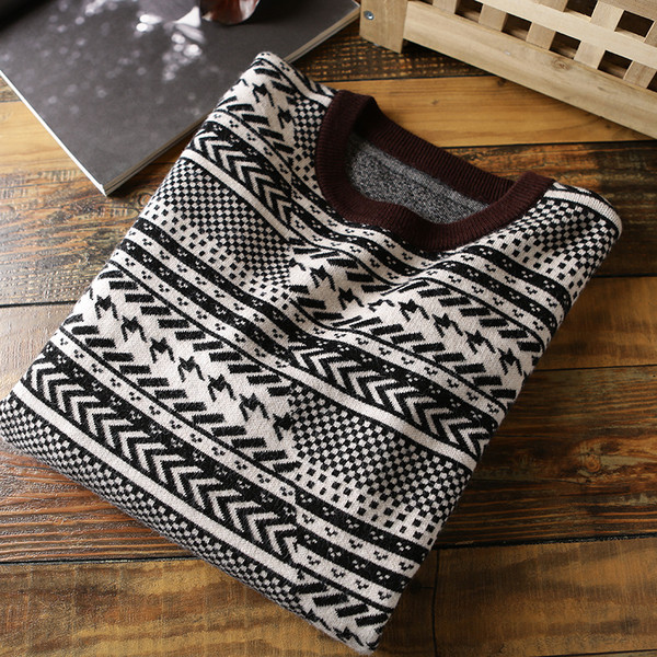 Férfi pulóver fekete-fehér figurákkal