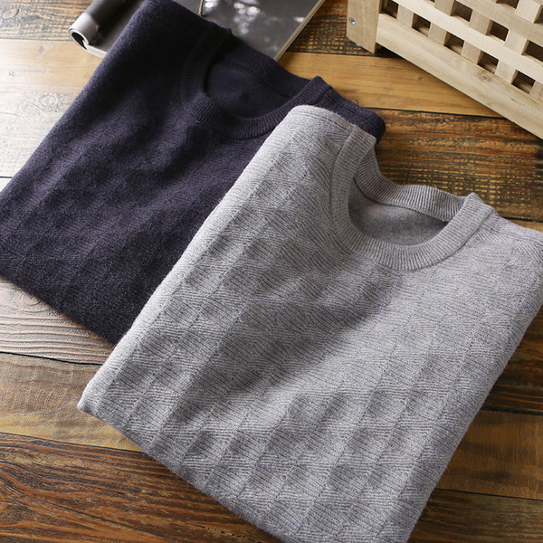 Pehelyszínű férfi pulóver ovális nyakkivágással