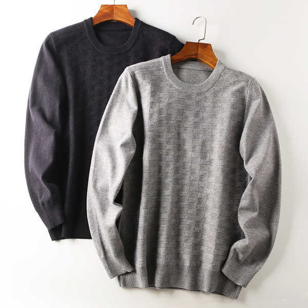 Pehelyszínű férfi pulóver ovális nyakkivágással