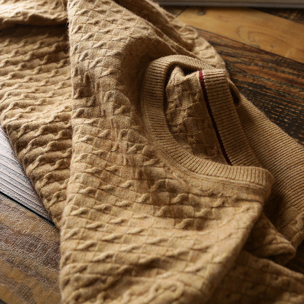 Alkalmi férfi pulóver barna színben