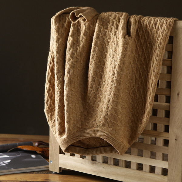 Alkalmi férfi pulóver barna színben