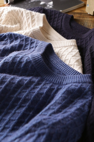 Vastag férfi téli pulóver ovális nyakkivágással