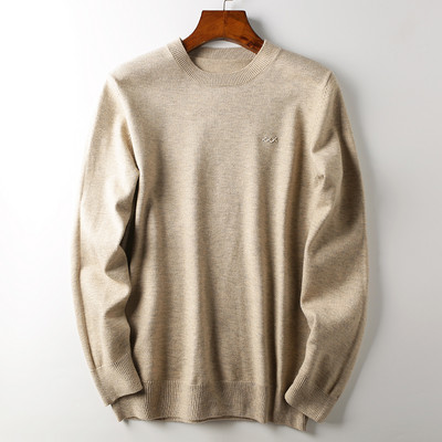 Vékony kötésből készült őszi-téli férfi pulóver