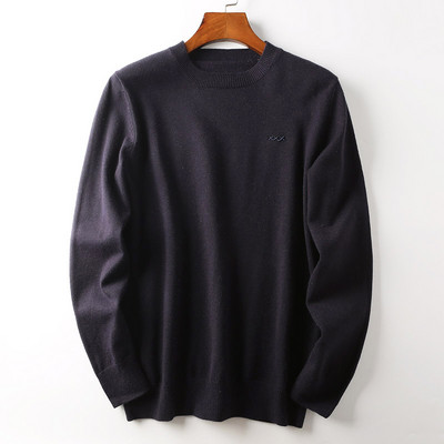 Vékony kötésből készült őszi-téli férfi pulóver