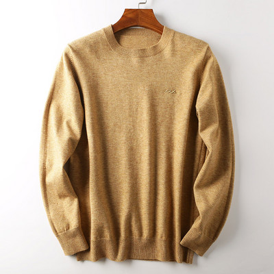Vékony kötésből készült őszi-téli férfi pulóver