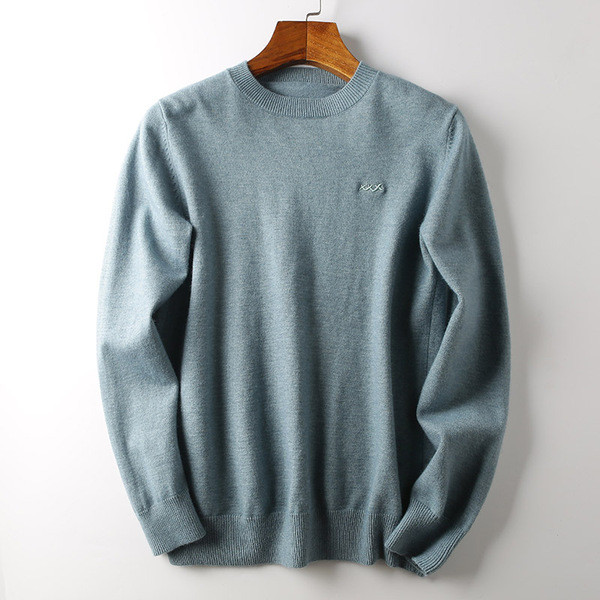 Vékony kötésből készült őszi-téli férfi pulóver