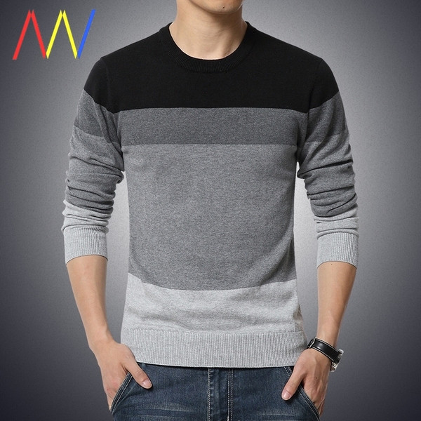 Vékony kötésből készült csíkos férfi pulóver