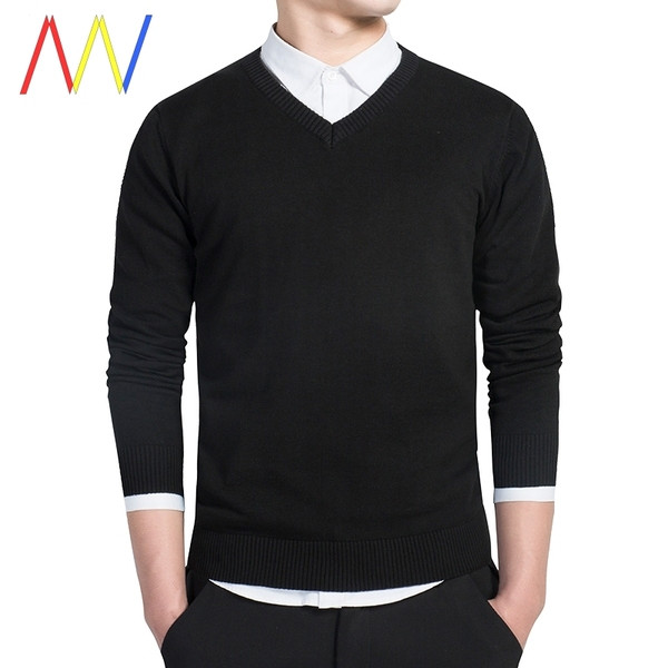 Őszi-téli pulóver spitz nyakkivágással