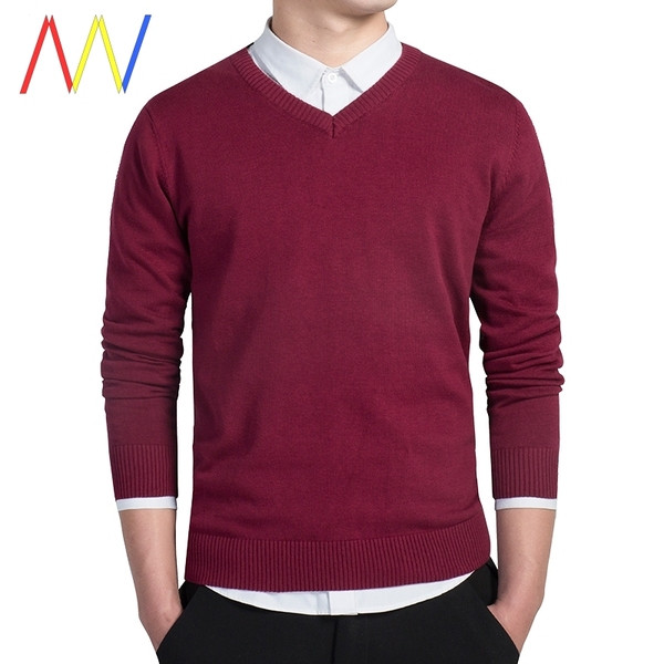 Őszi-téli pulóver spitz nyakkivágással