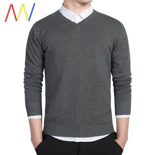 Őszi-téli pulóver spitz nyakkivágással