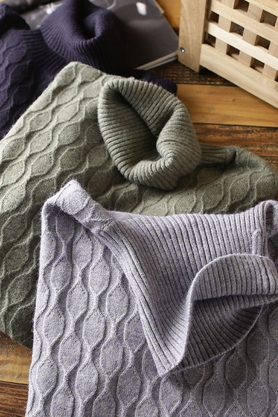 Muški zimski pulover s visokim ovratnikom