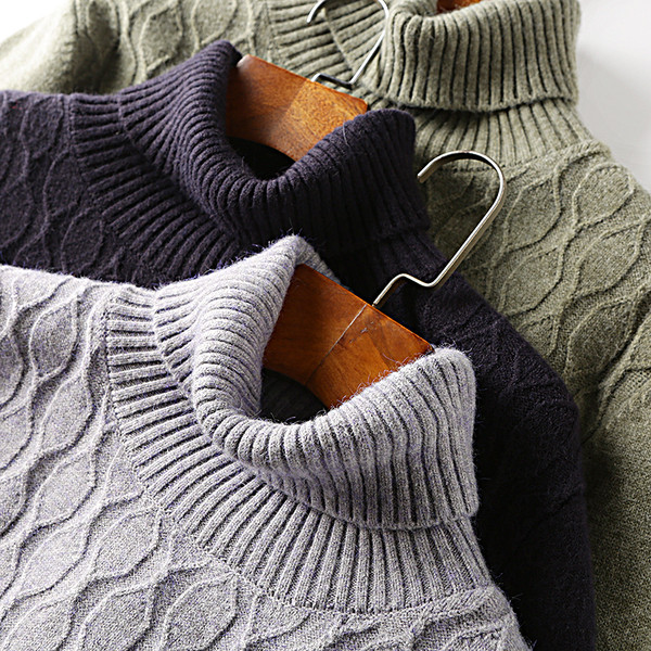 Muški zimski pulover s visokim ovratnikom