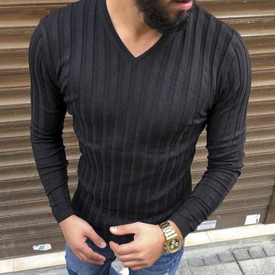 Μοντέρνο λεπτό πουλόβερ με λαιμόκοψη