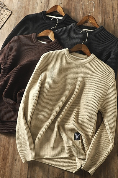 Alkalmi férfi dáma emblémával