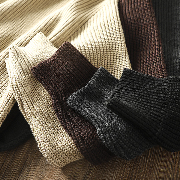 Alkalmi férfi dáma emblémával