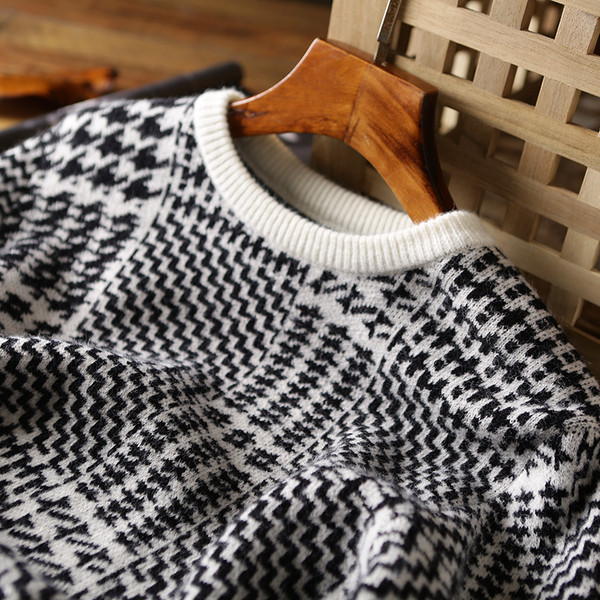 Moderan muški džemper s uzorkom i dugim rukavima