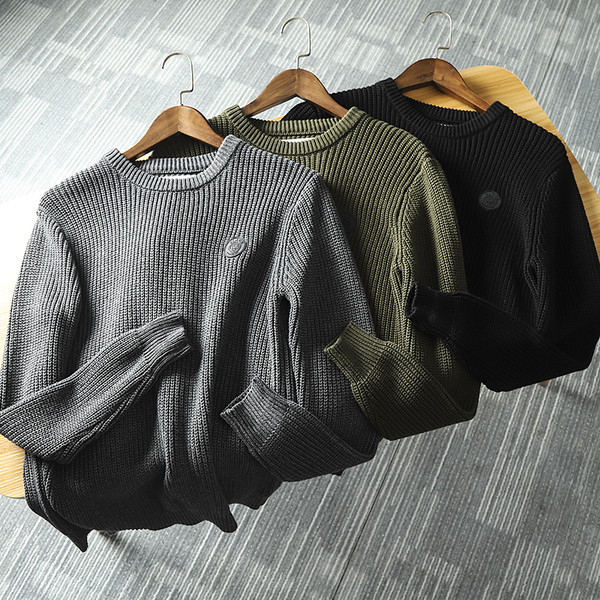 Ingyenes modell férfi pulóver kerek nyakkivágással