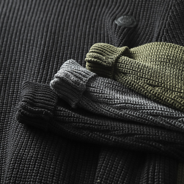 Ingyenes modell férfi pulóver kerek nyakkivágással