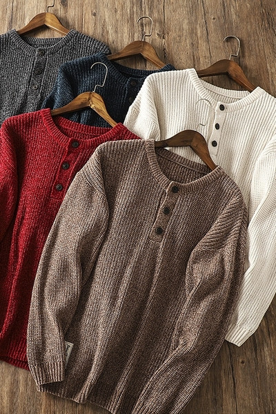 Vastag férfi téli pulóver gombokkal