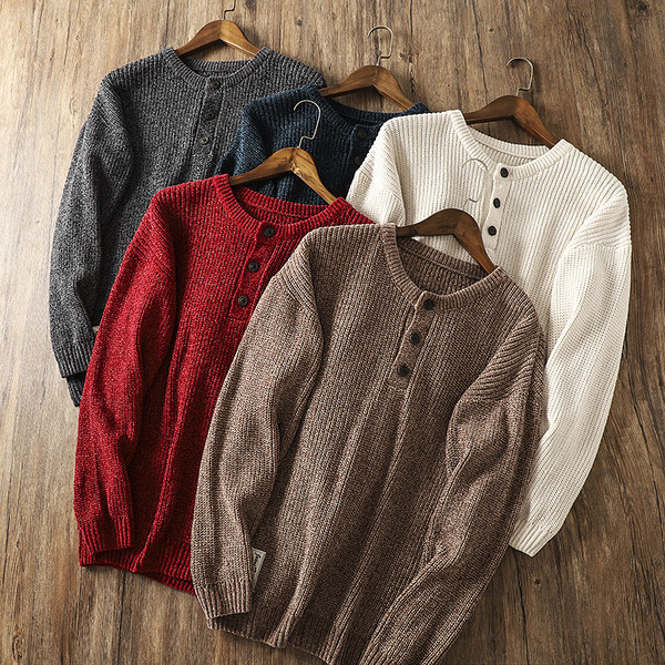 Vastag férfi téli pulóver gombokkal