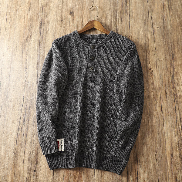 Vastag férfi téli pulóver gombokkal