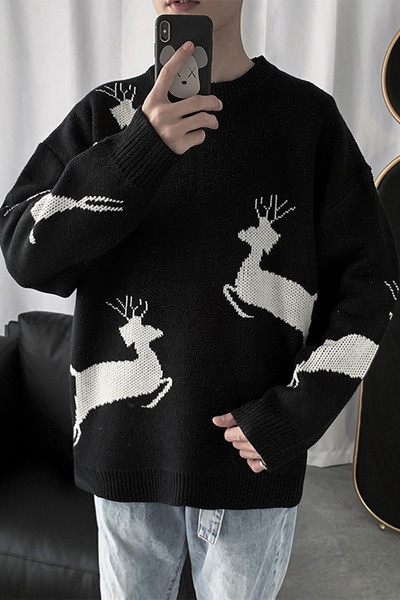 Alkalmi férfi pulóver ovális nyakkivágással és hímzéssel