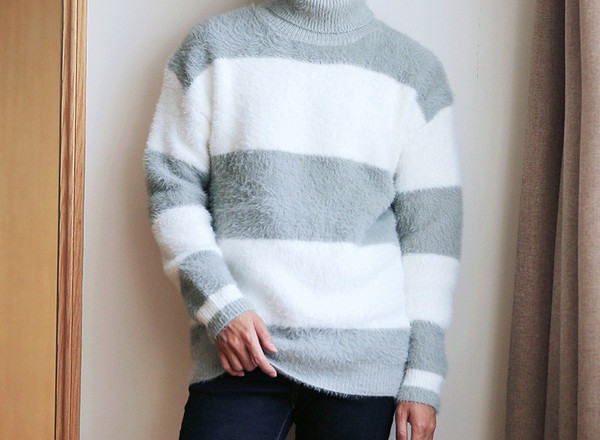 Aktualan muški džemper sa visokom polo kragnom