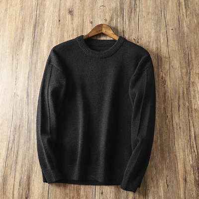 Pehelyszínű férfi téli pulóver kerek nyakkivágással