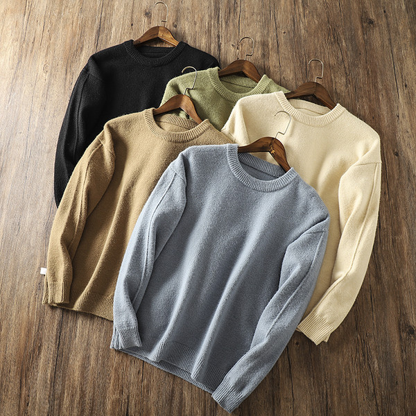 Pehelyszínű férfi téli pulóver kerek nyakkivágással