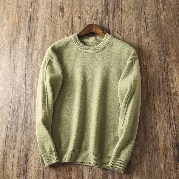 Pehelyszínű férfi téli pulóver kerek nyakkivágással